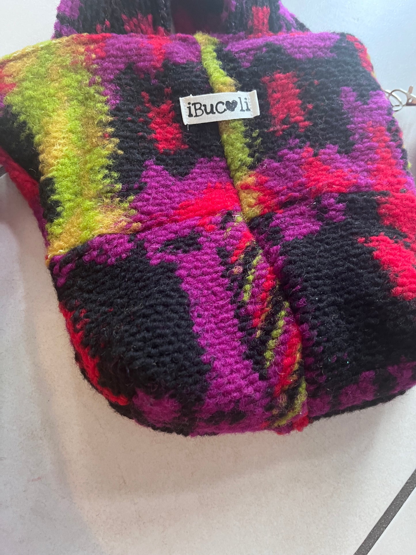 Borsa con maniglia e tracolla in lana cotta colorata