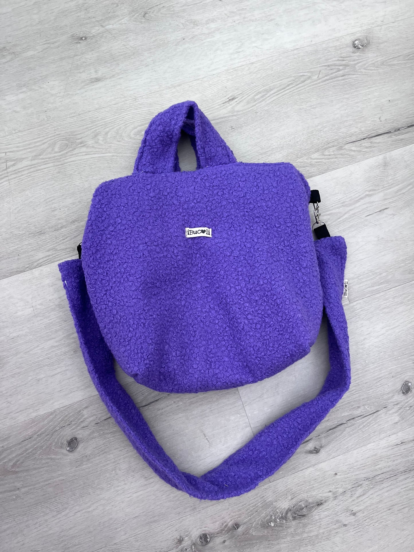 Borsa con maniglia e tracolla in lana cotta colorata