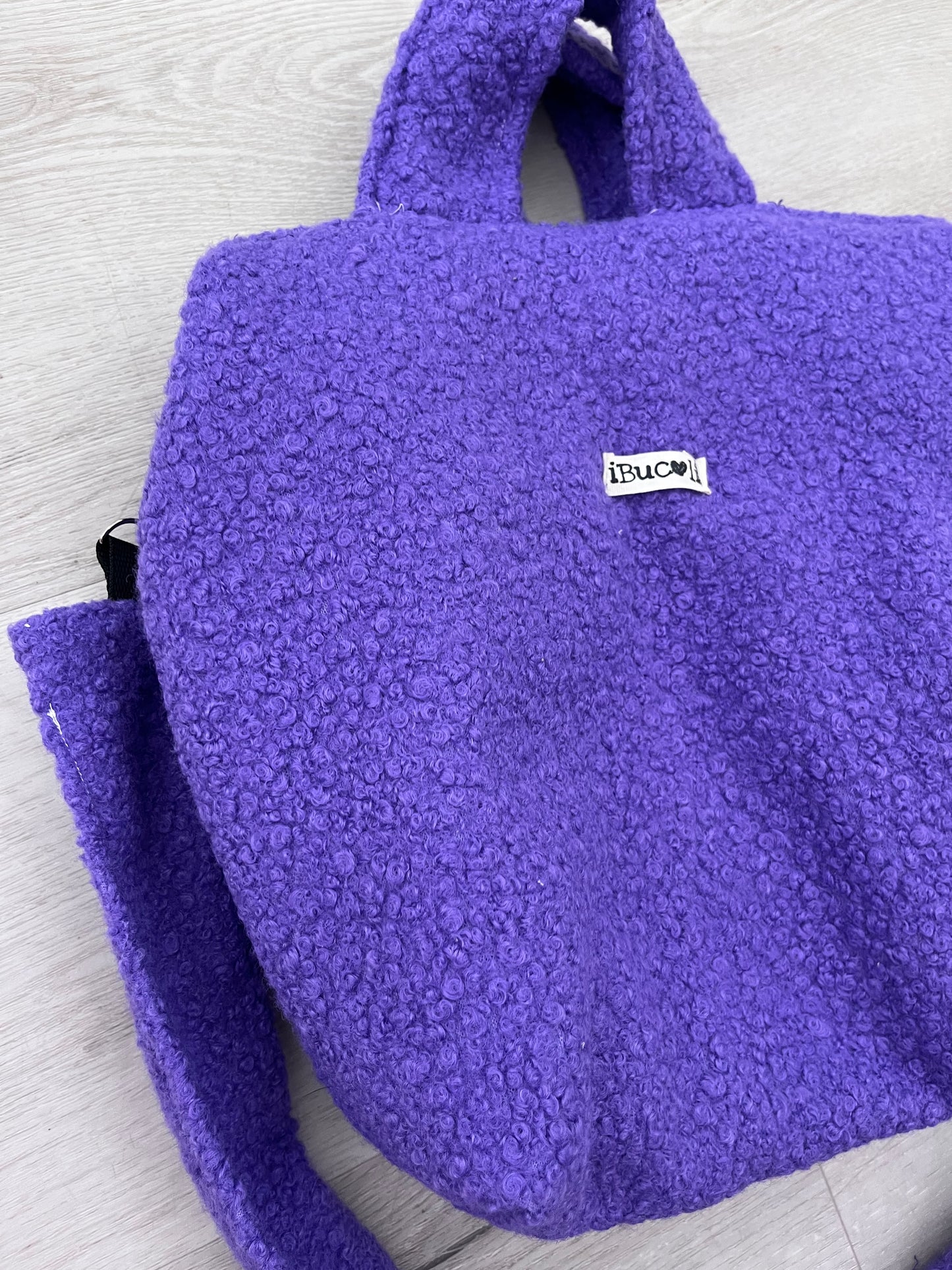 Borsa con maniglia e tracolla in lana cotta colorata
