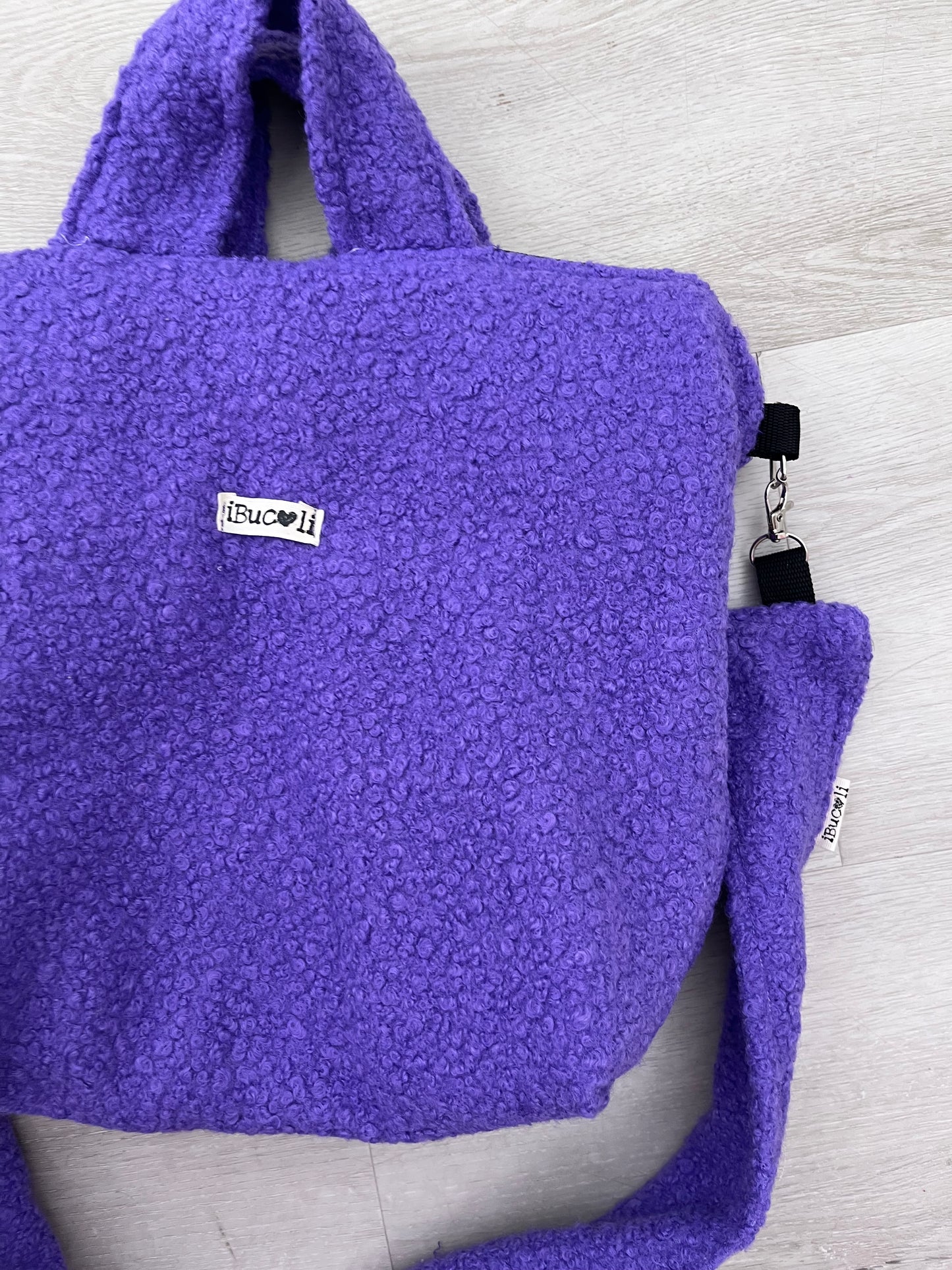 Borsa con maniglia e tracolla in lana cotta colorata