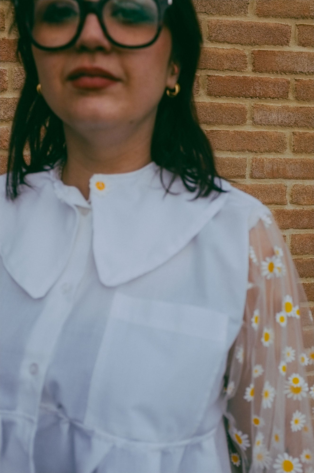 Upcycling-Camicia margherita con maniche in tulle