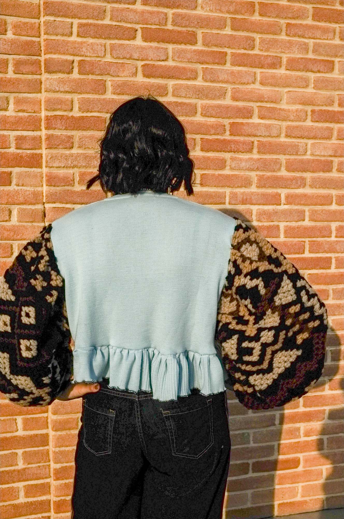 Upcycling- Maglione azzurro scollo a V con maniche a sbuffo in lana