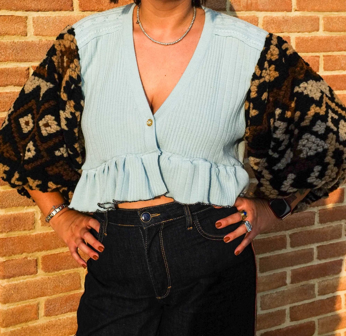 Upcycling- Maglione azzurro scollo a V con maniche a sbuffo in lana