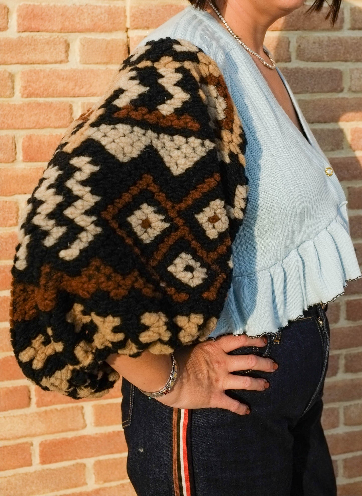 Upcycling- Maglione azzurro scollo a V con maniche a sbuffo in lana