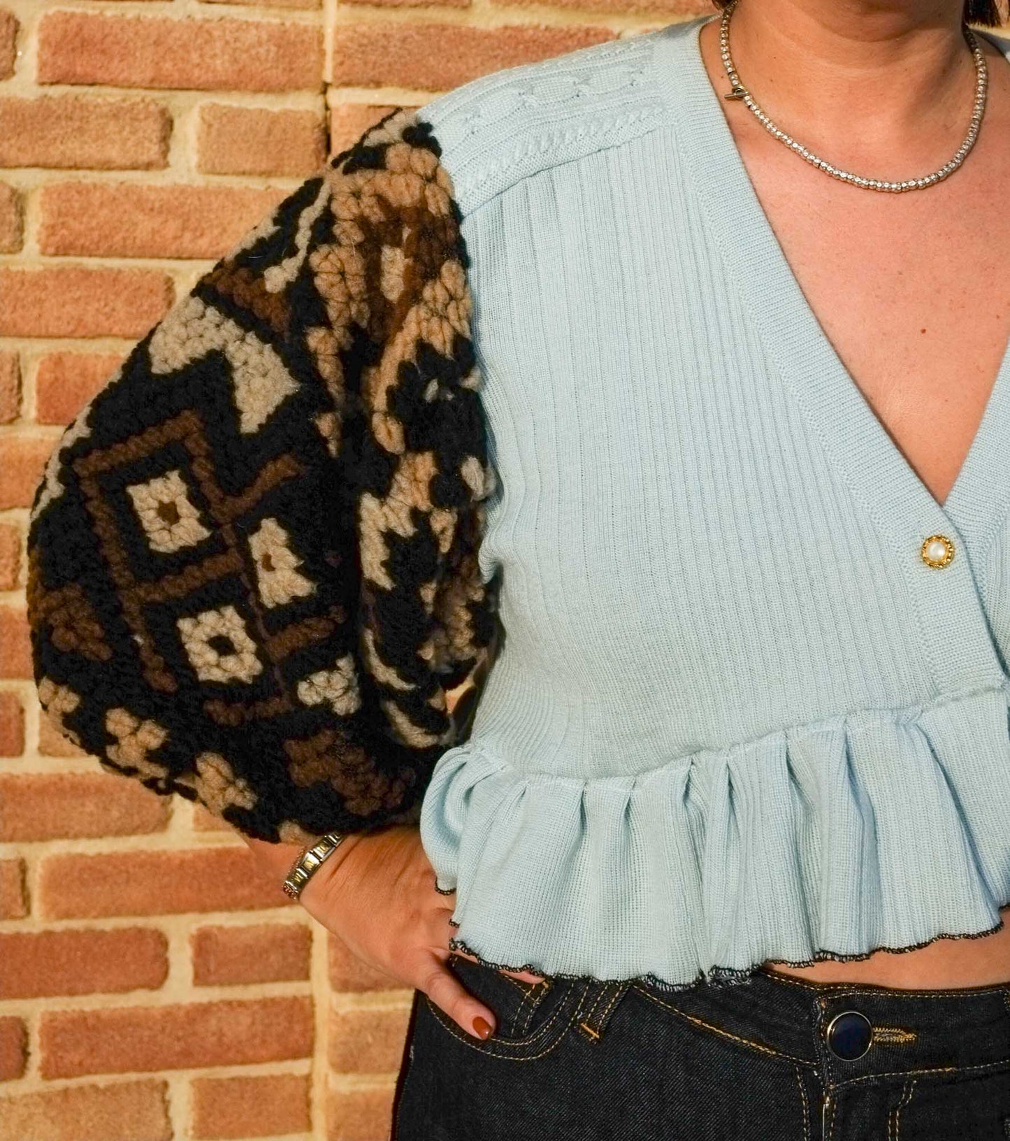 Upcycling- Maglione azzurro scollo a V con maniche a sbuffo in lana