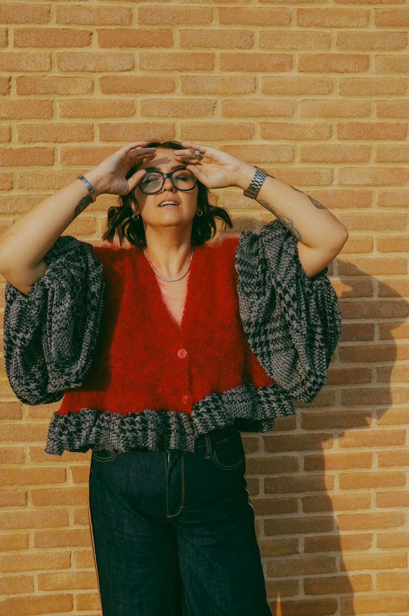 Upcycling- Maglione rosso scollo a V con maniche a sbuffo