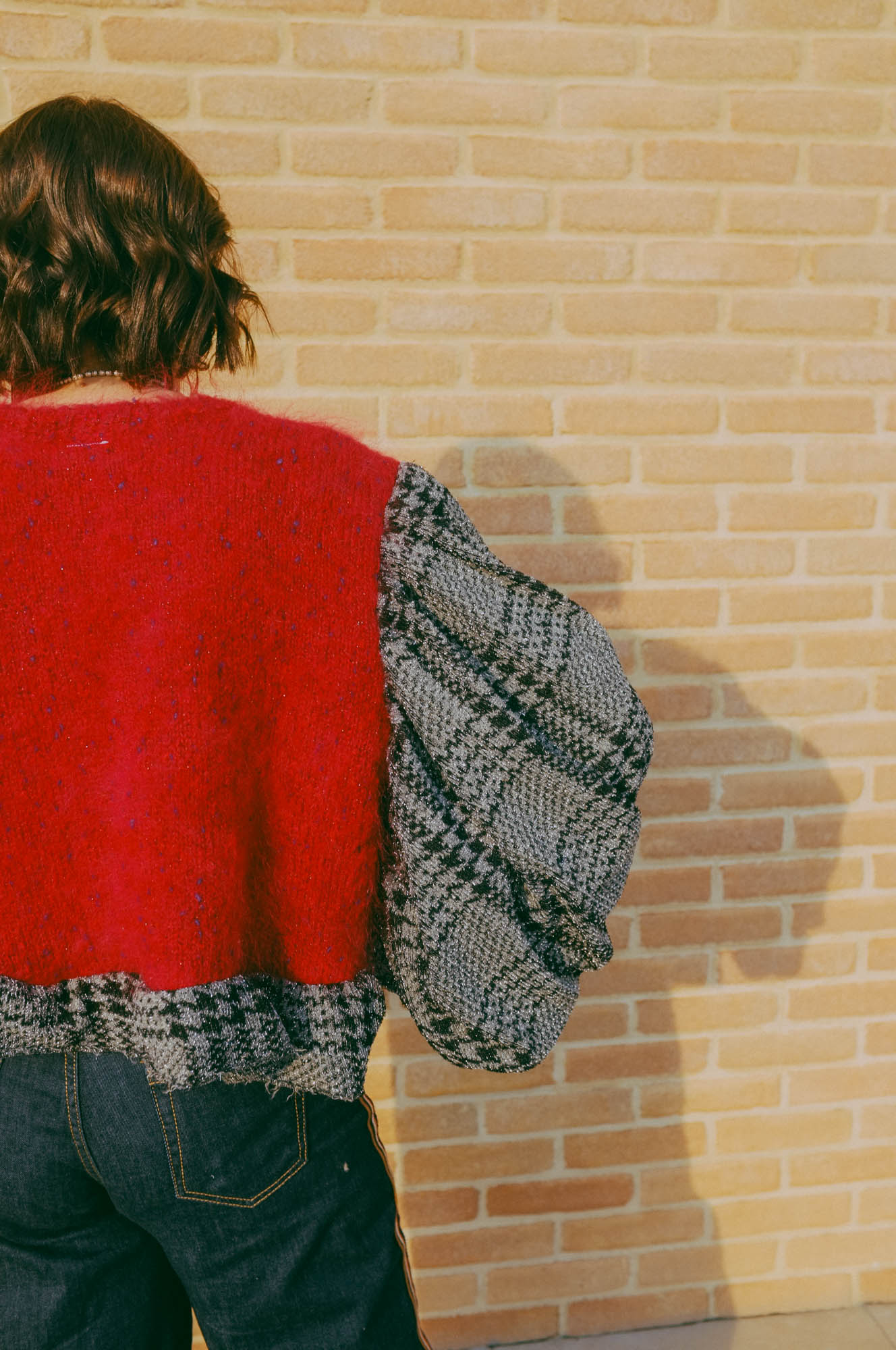 Upcycling- Maglione rosso scollo a V con maniche a sbuffo