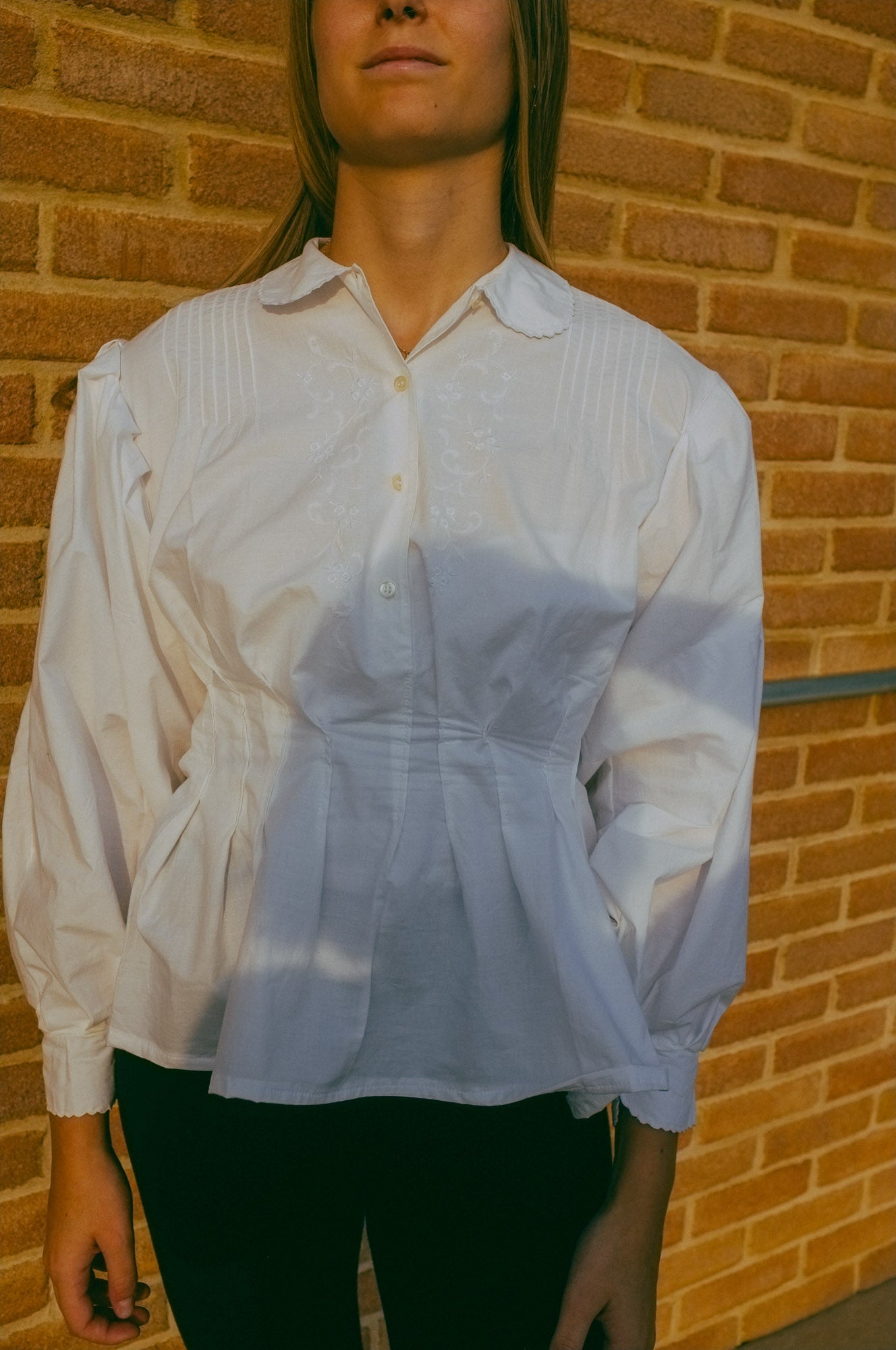 Upcycling- camicia bianca ricamata