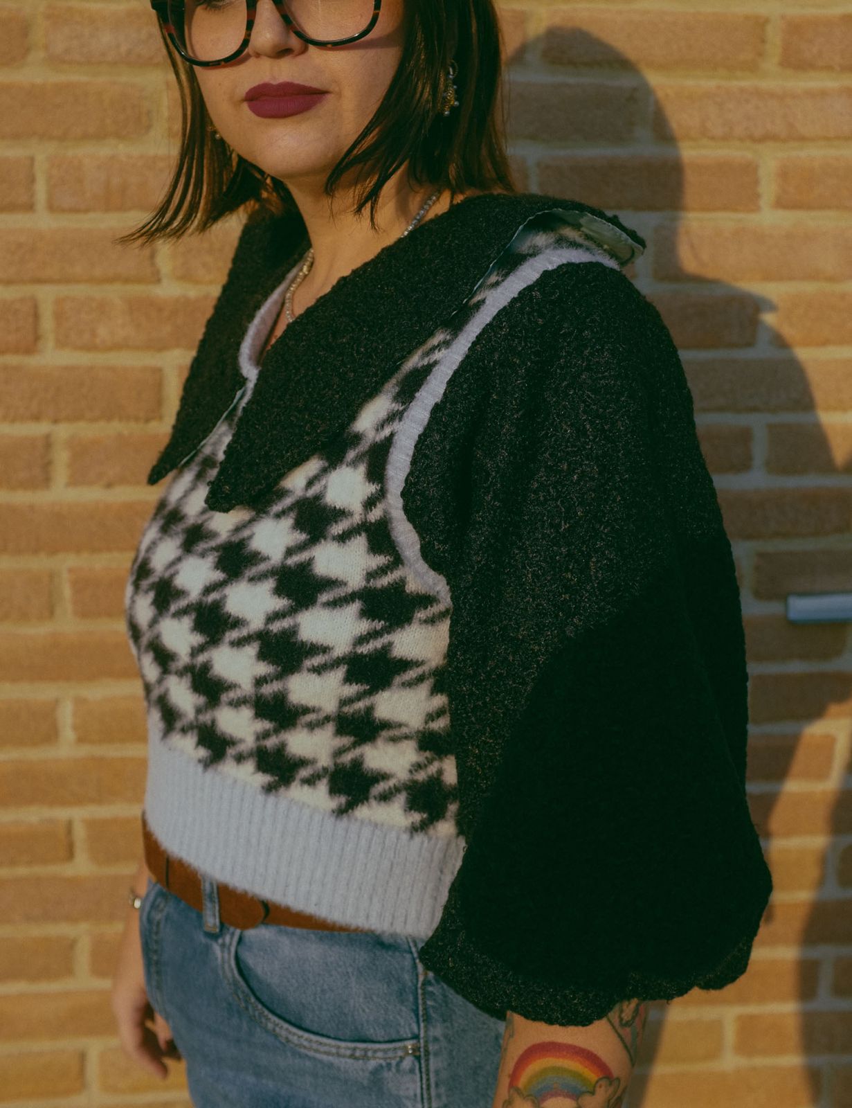 Upcycling-Maglioncino azzurro e nero boucle