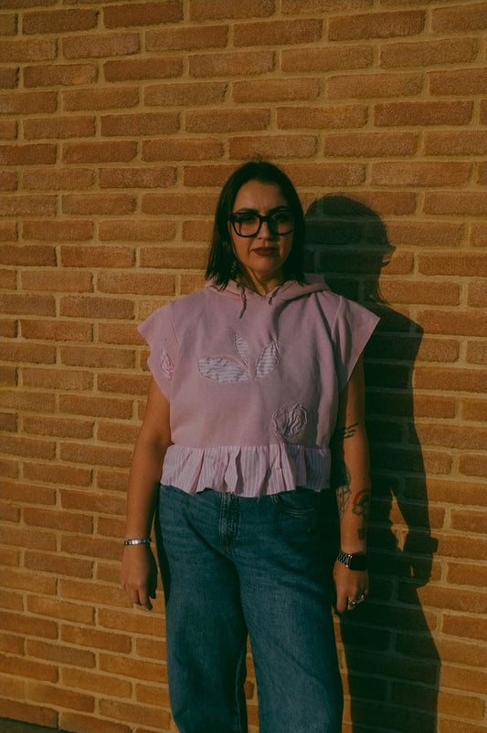 Upcycling-Felpa rosa e inserti camicia