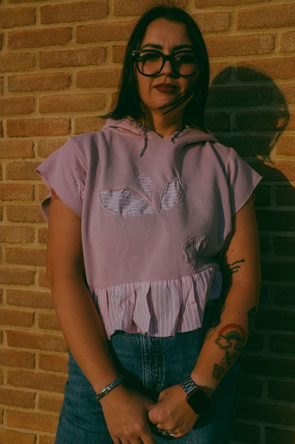 Upcycling-Felpa rosa e inserti camicia