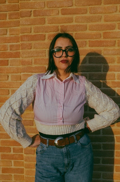 Upcycling-camicia a righe rosa e maglione