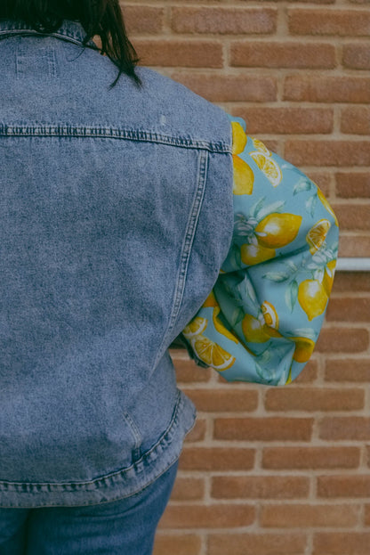 Upcycling-Giacca di jeans con maniche limoni