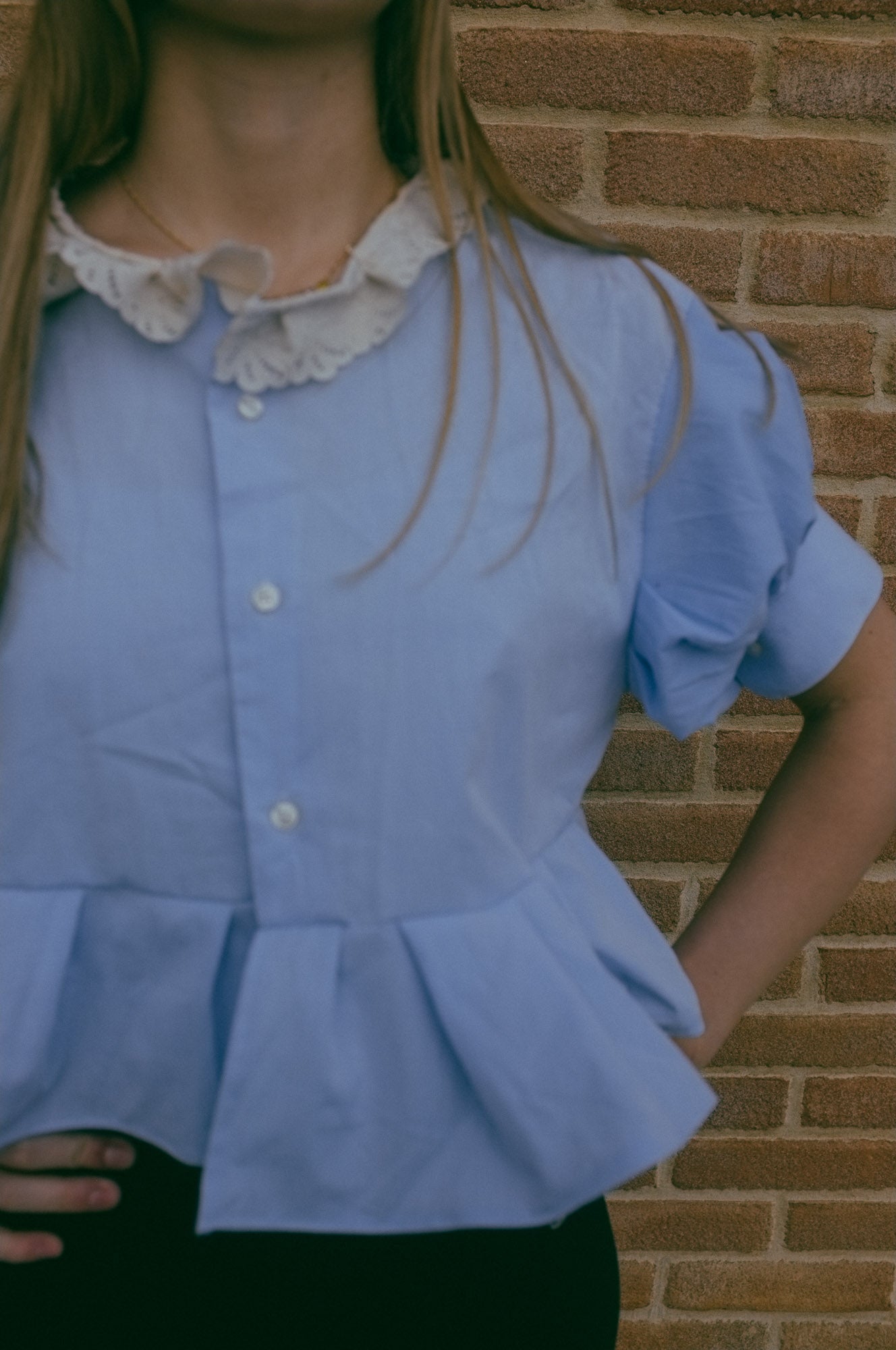 Upcycling-Camicia azzurra con maniche corte a sbuffo