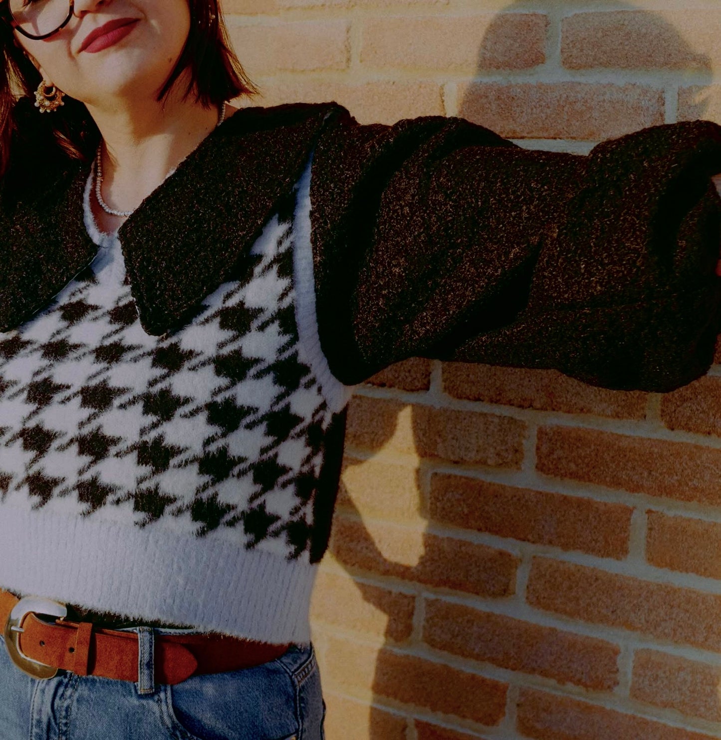 Upcycling-Maglioncino azzurro e nero boucle