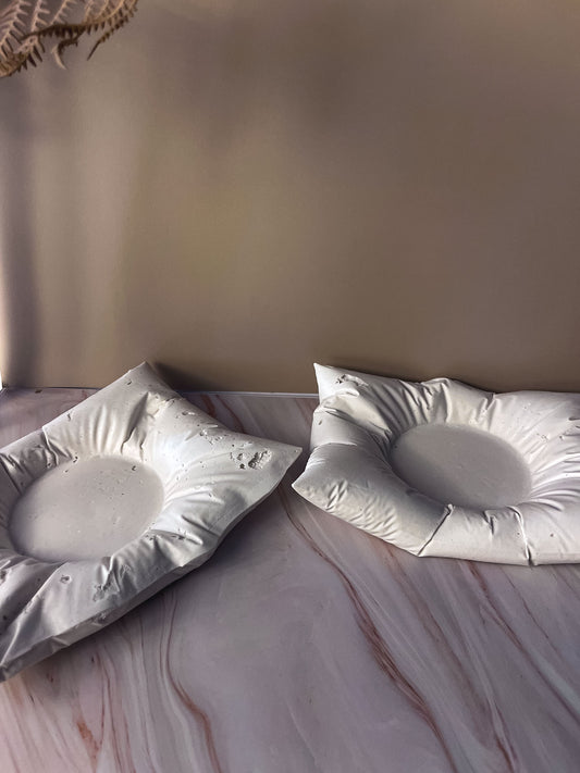 Sottobicchiere a forma di  Cuscino in jesmonite