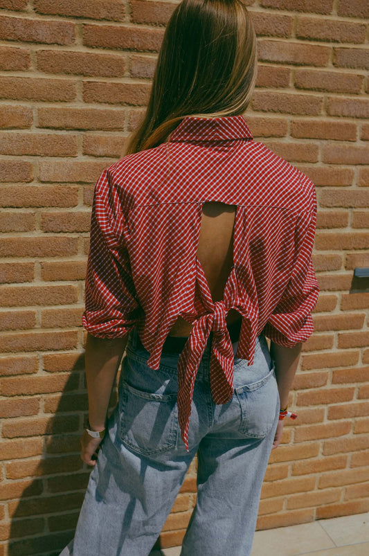 Upcycling-Camicia Rossa con nodo dietro