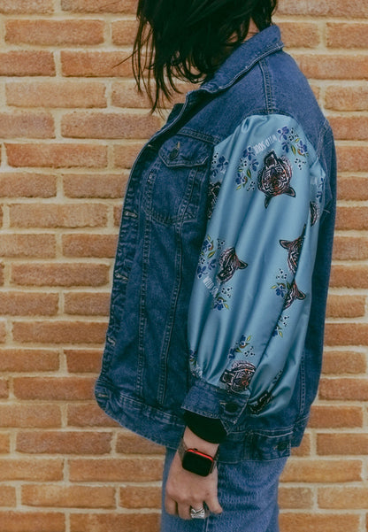 Upcycling-Giacca di jeans con tigre
