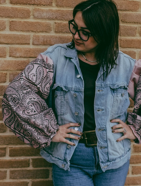 Upcycling-Giacca di jeans con stampa bandana