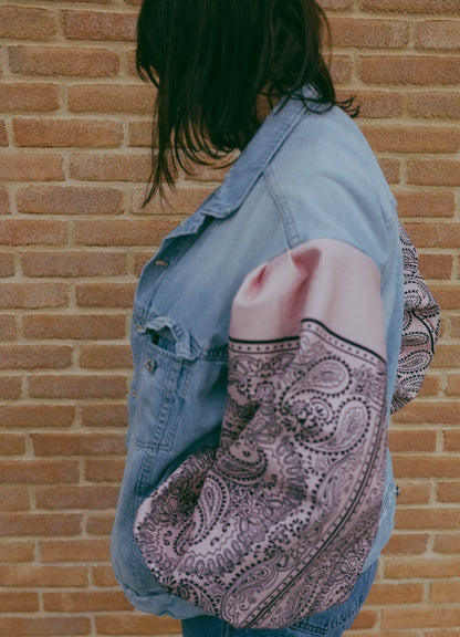 Upcycling-Giacca di jeans con stampa bandana