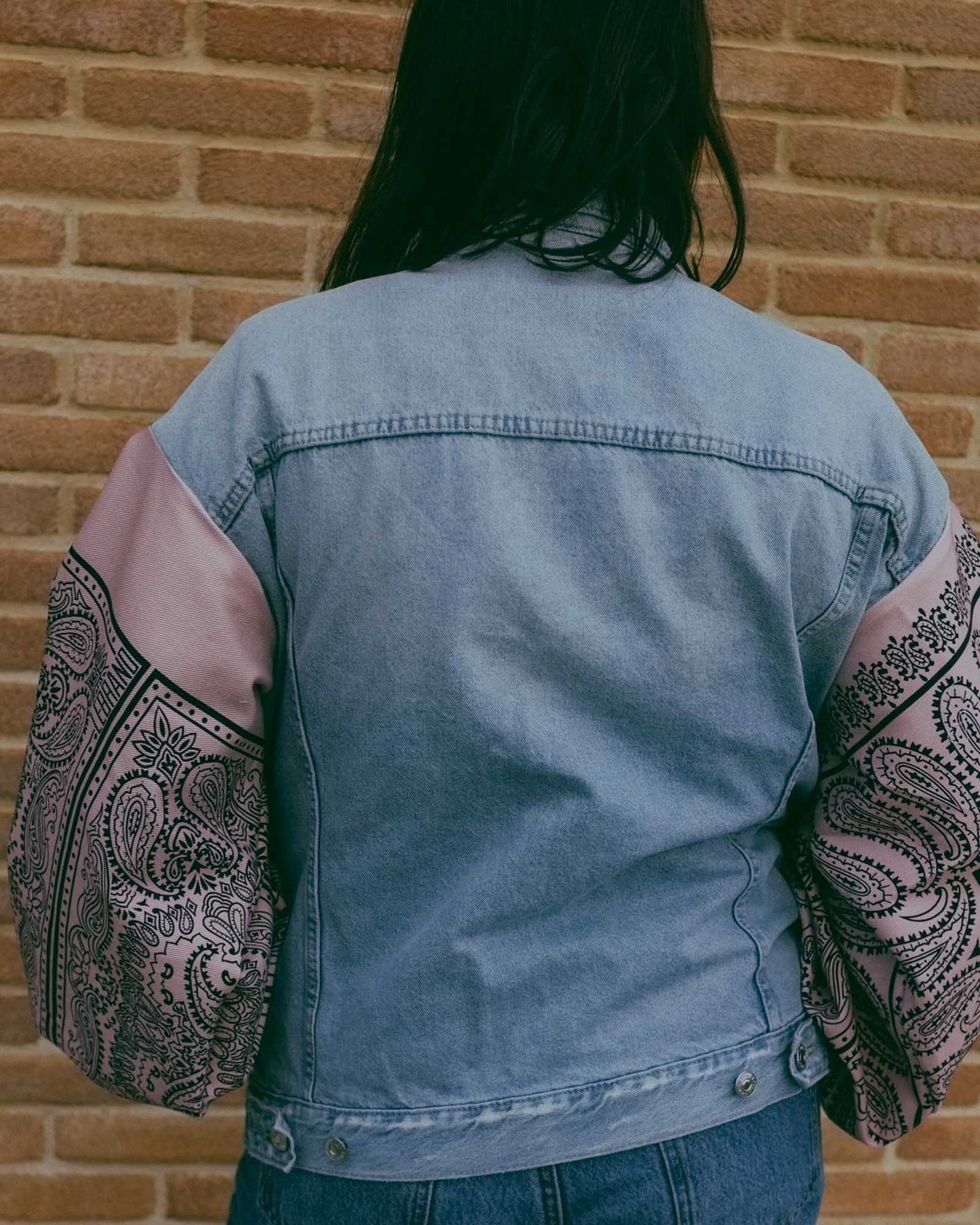 Upcycling-Giacca di jeans con stampa bandana