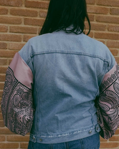 Upcycling-Giacca di jeans con stampa bandana