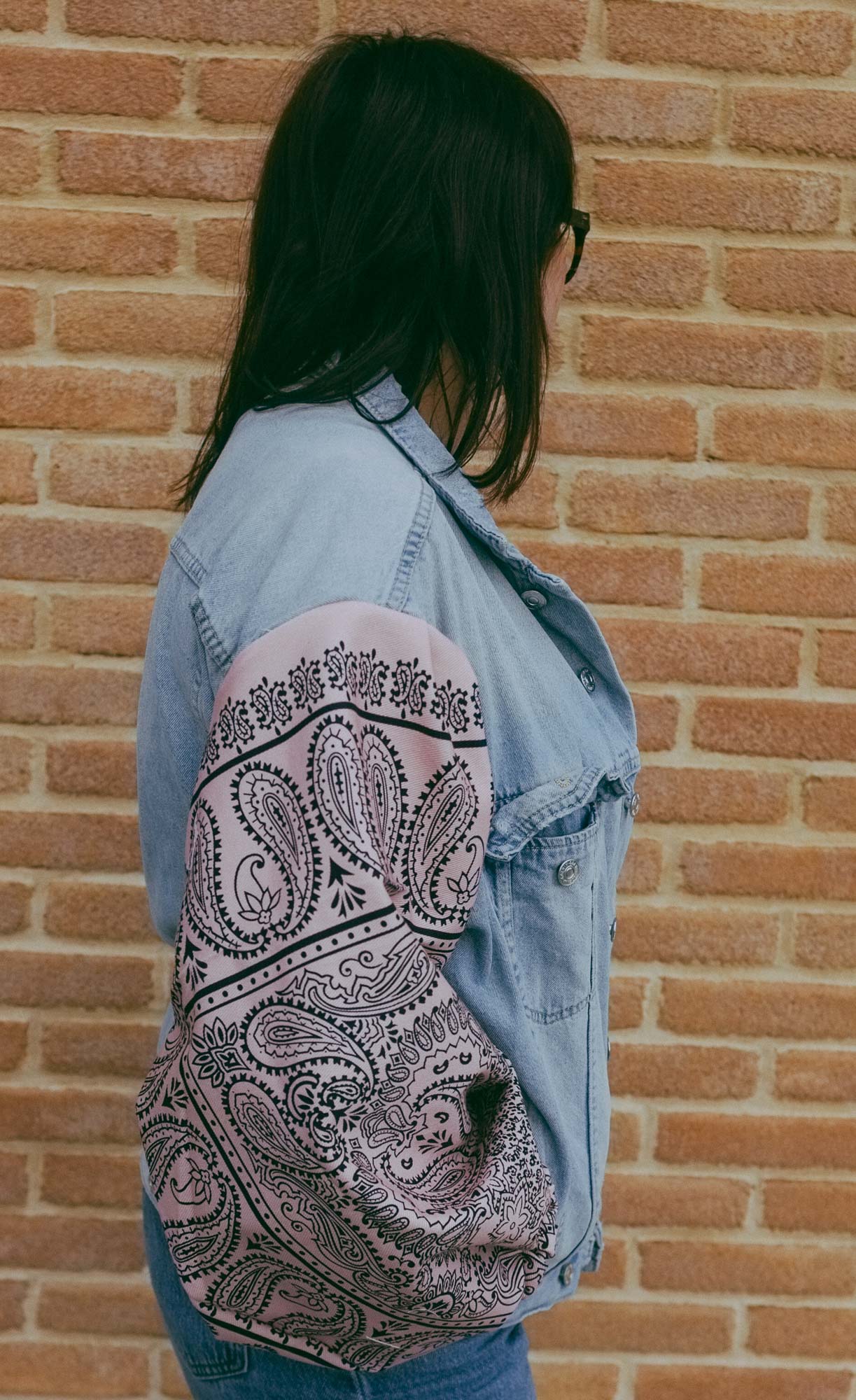 Upcycling-Giacca di jeans con stampa bandana