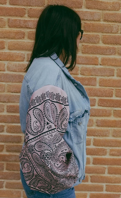 Upcycling-Giacca di jeans con stampa bandana