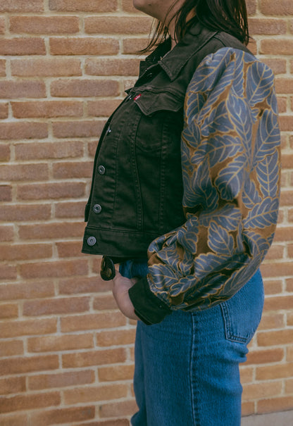 Upcycling-Giacca di jeans verdone  Levi's con maniche damascate
