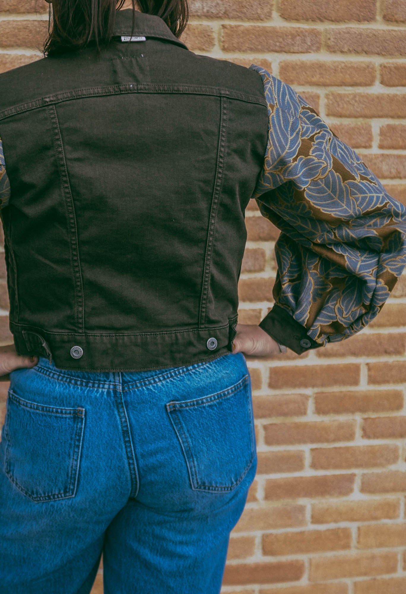 Upcycling-Giacca di jeans verdone  Levi's con maniche damascate