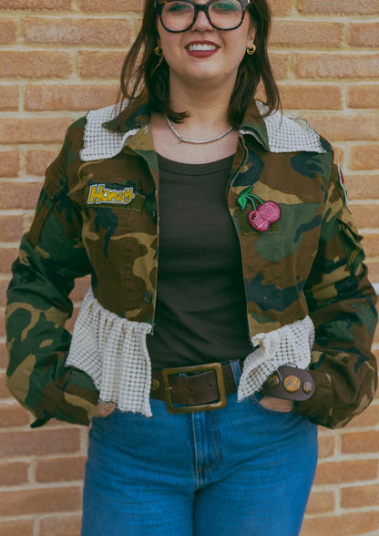 Upcycling-Giacca militare esercito italiano con toppe e voulant