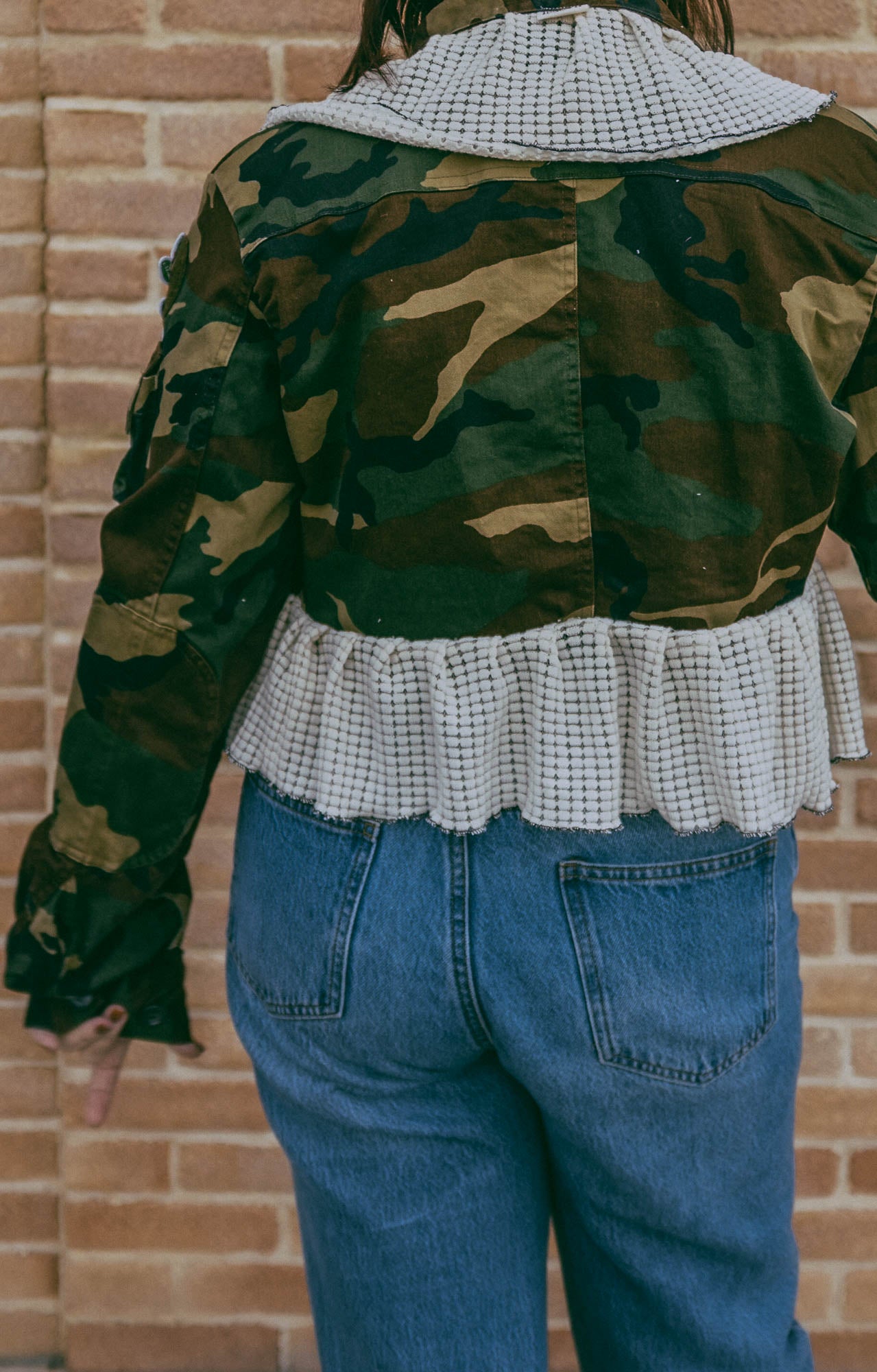 Upcycling-Giacca militare esercito italiano con toppe e voulant