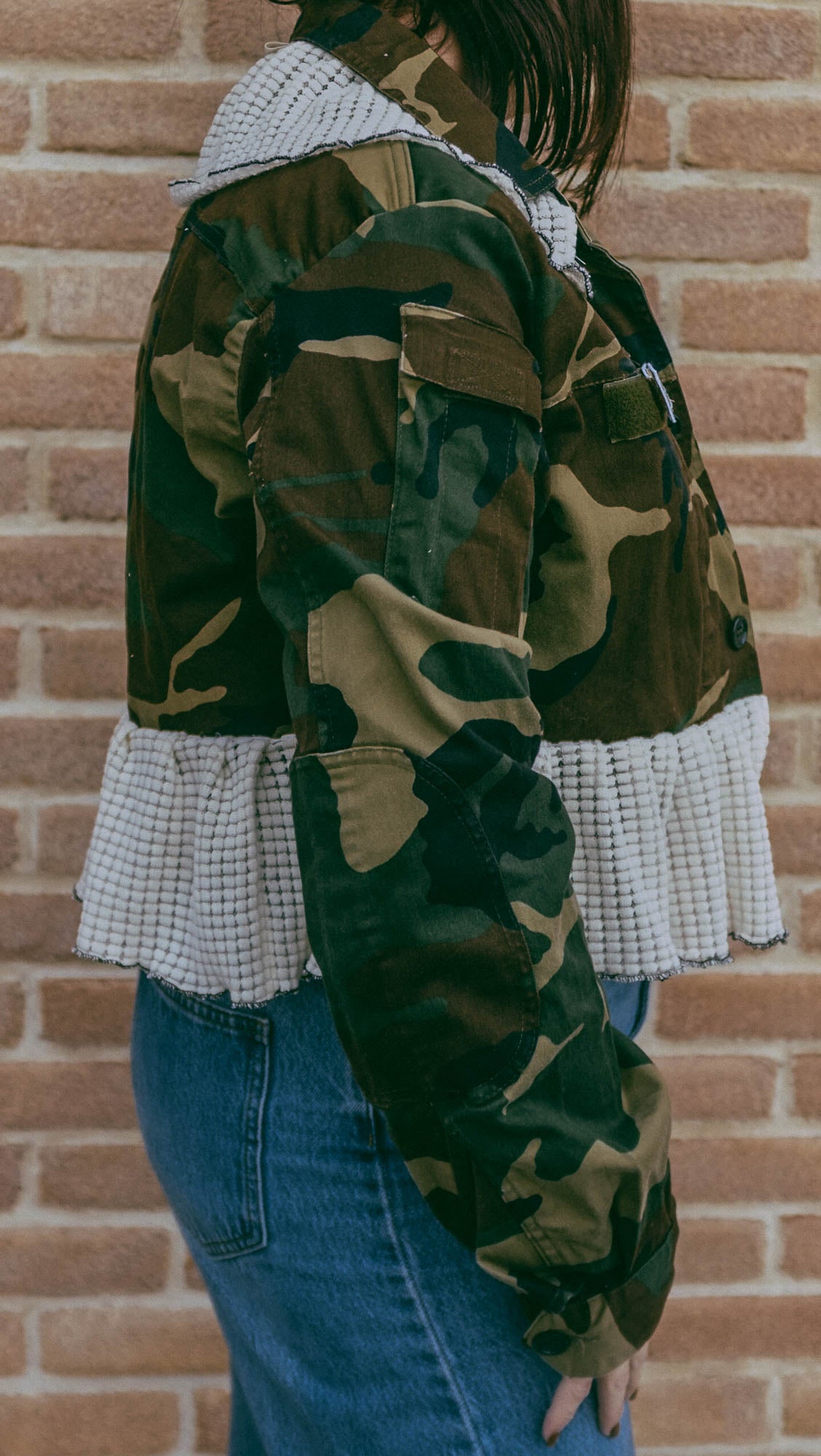 Upcycling-Giacca militare esercito italiano con toppe e voulant