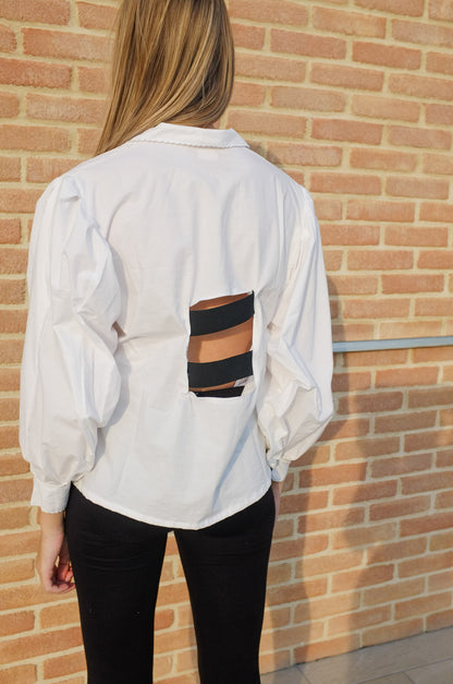 Upcycling- camicia bianca ricamata