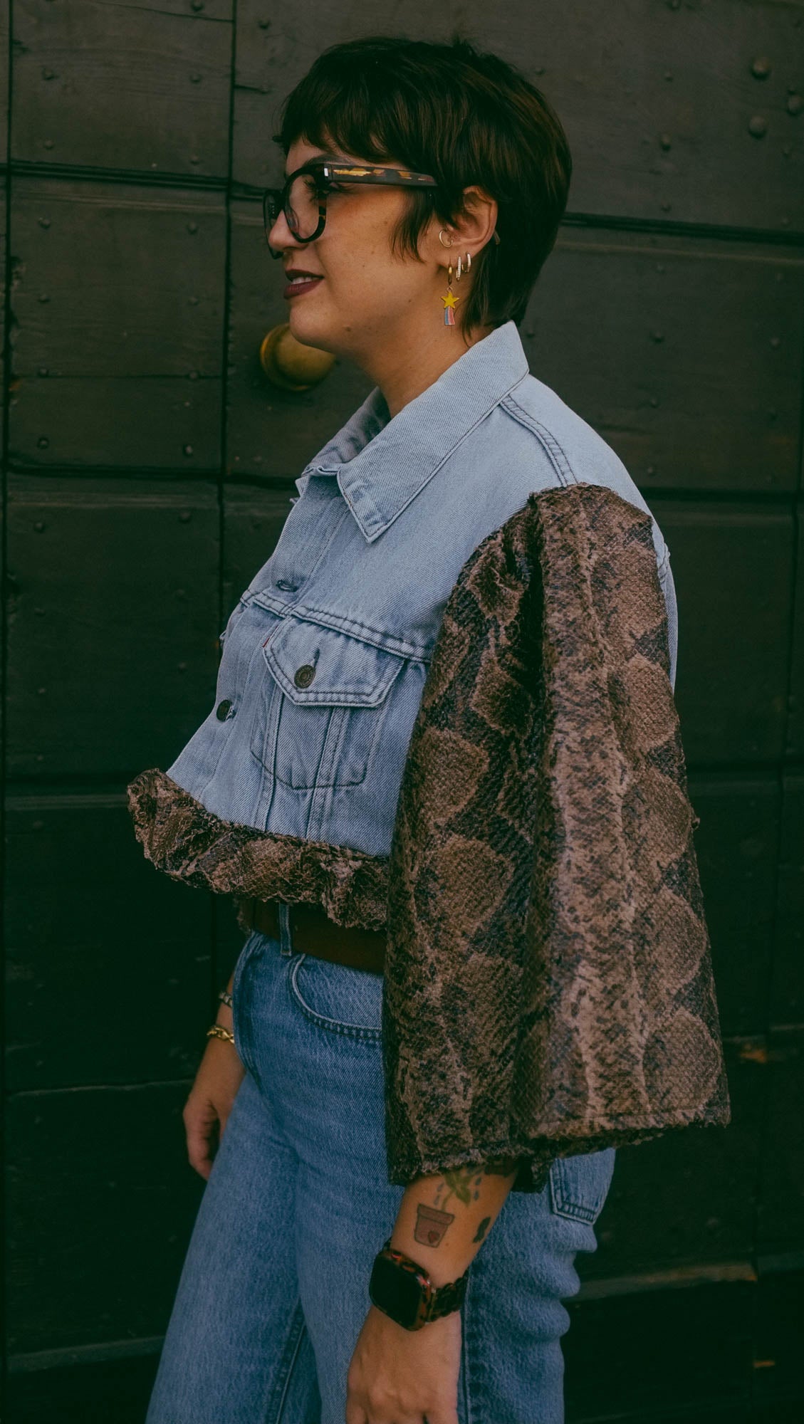 Upcycling-Giacca di jeans Levi's con maniche pitonate
