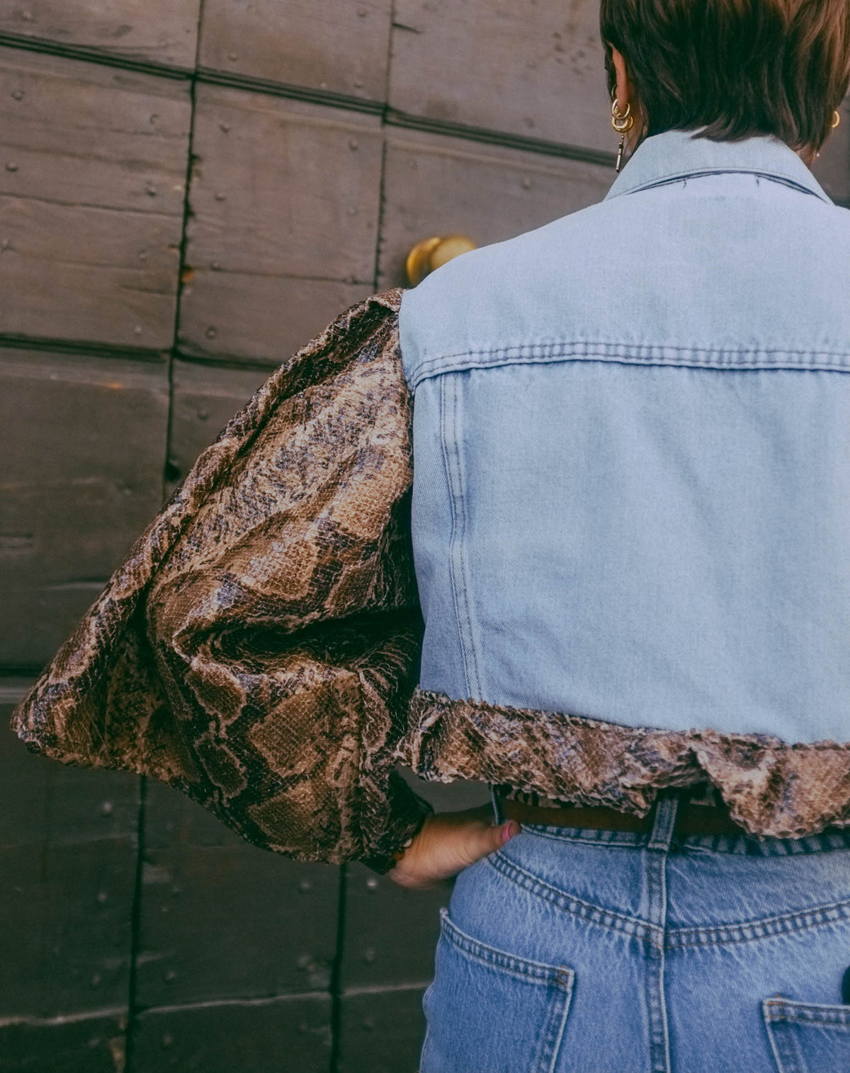Upcycling-Giacca di jeans Levi's con maniche pitonate